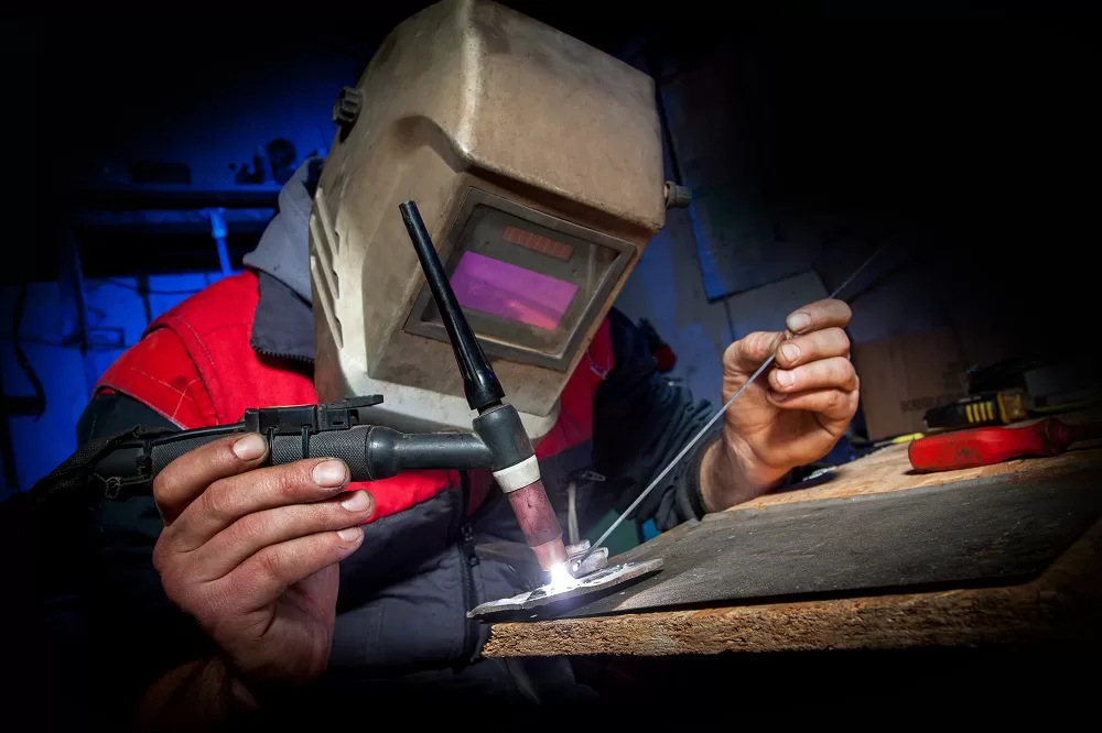 Worker,Welding,The,Aluminium